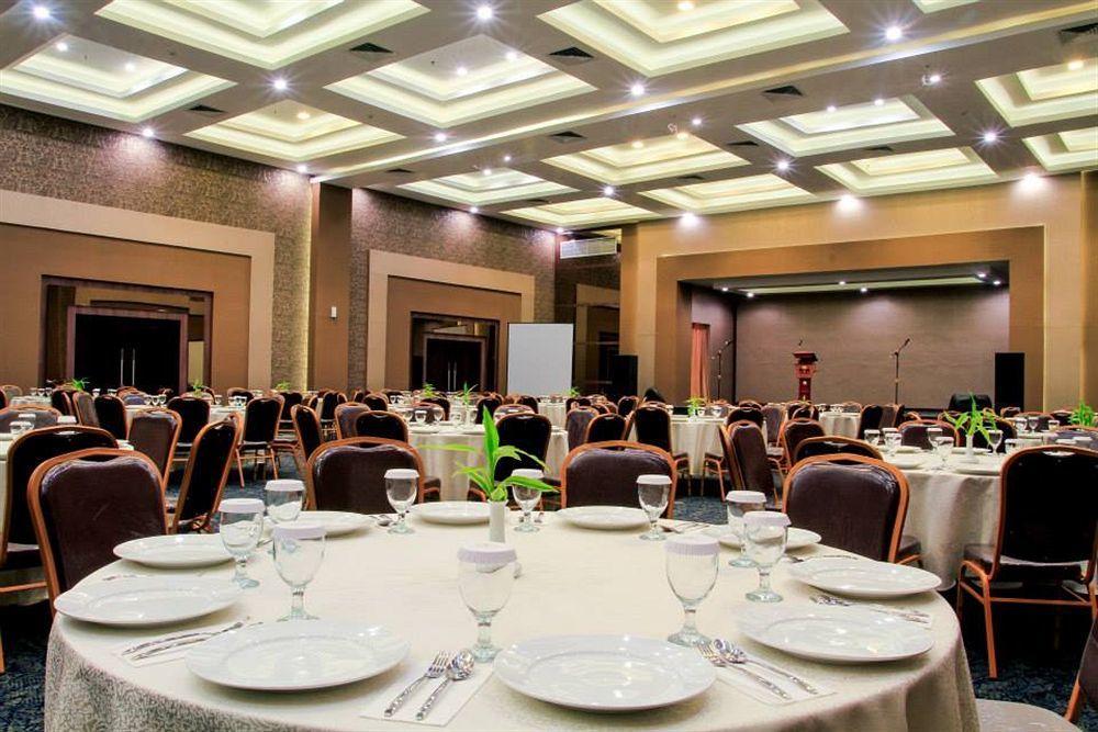 Horison Hotel Pematang Siantar Экстерьер фото